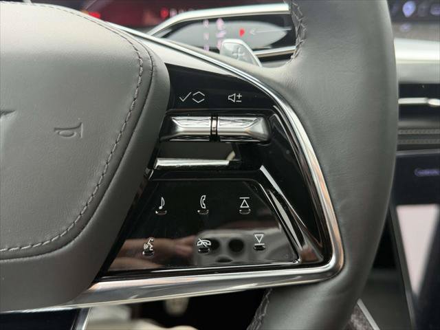 Used 2025 Cadillac Escalade ESV V AWD/4WD image 27