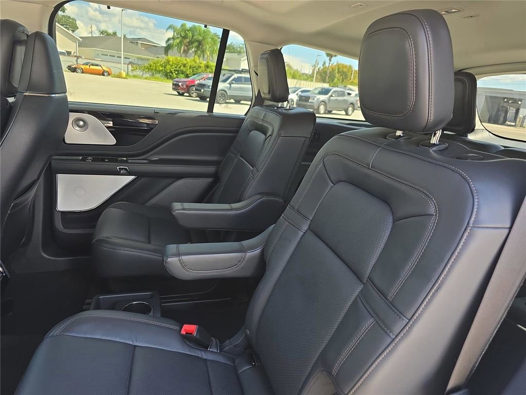Used 2025 Lincoln Aviator Reserve w/ Equipment Group 201A image 16