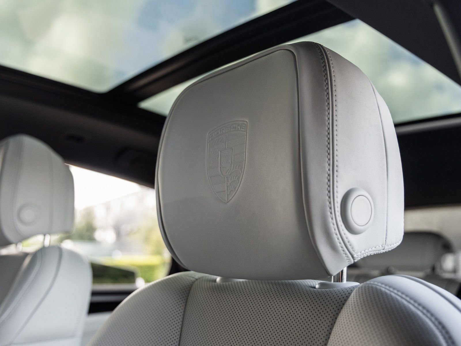 New 2026 Porsche Macan Turbo image 27