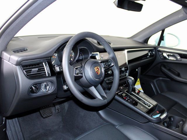 New 2026 Porsche Macan image 4