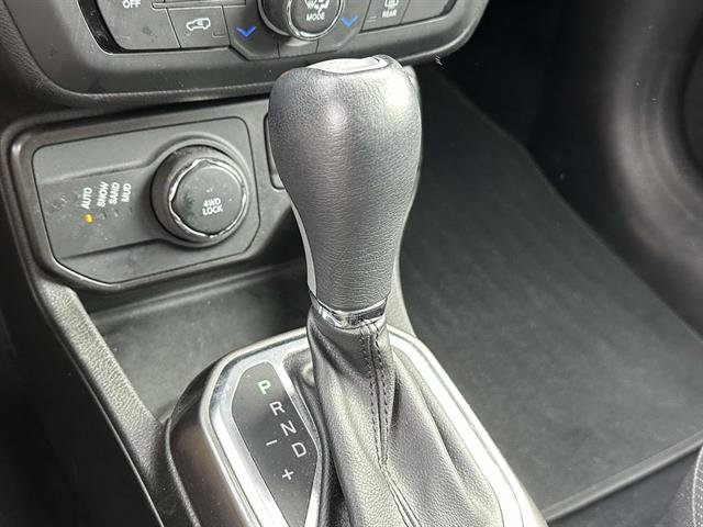 Used 2021 Jeep Renegade Limited image 20