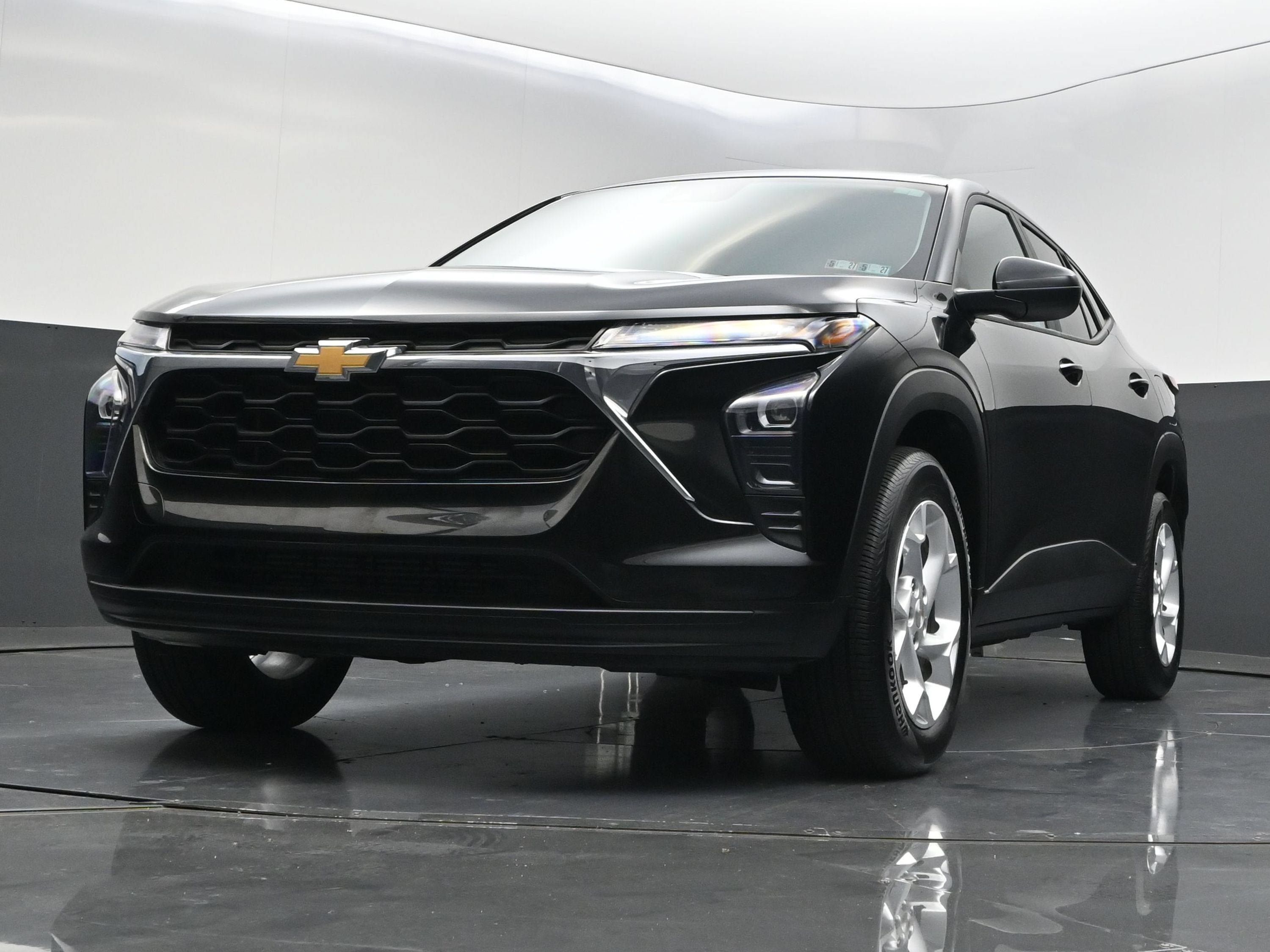 Certified 2025 Chevrolet Trax LS w/ LS Convenience Package FWD image 30
