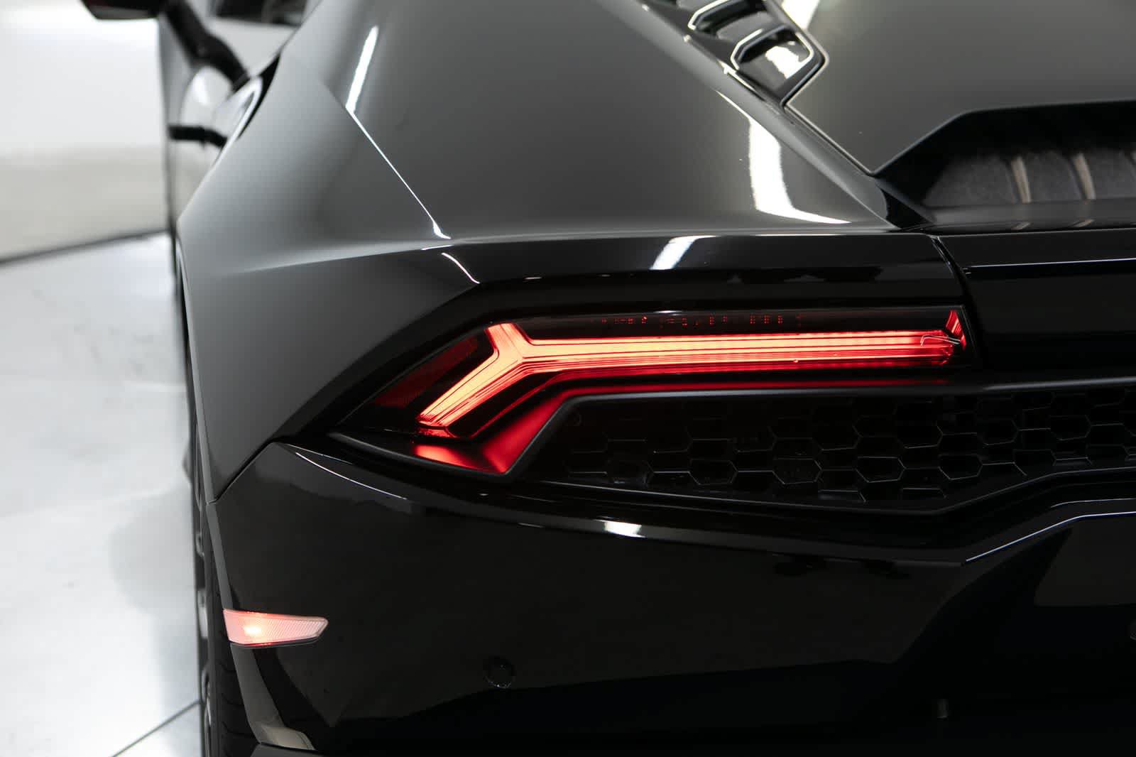Used 2015 Lamborghini Huracan LP 610-4 AWD/4WD image 30