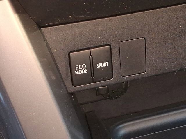 Used 2016 Toyota RAV4 LE image 28