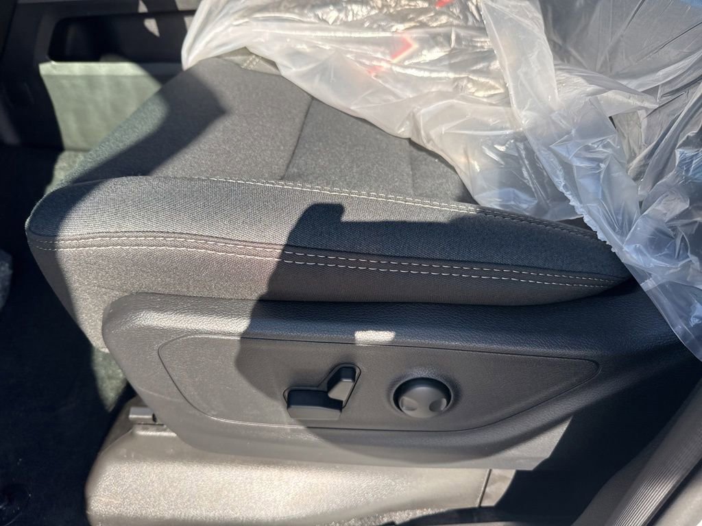 New 2026 RAM 1500 4x4 Crew Cab image 18