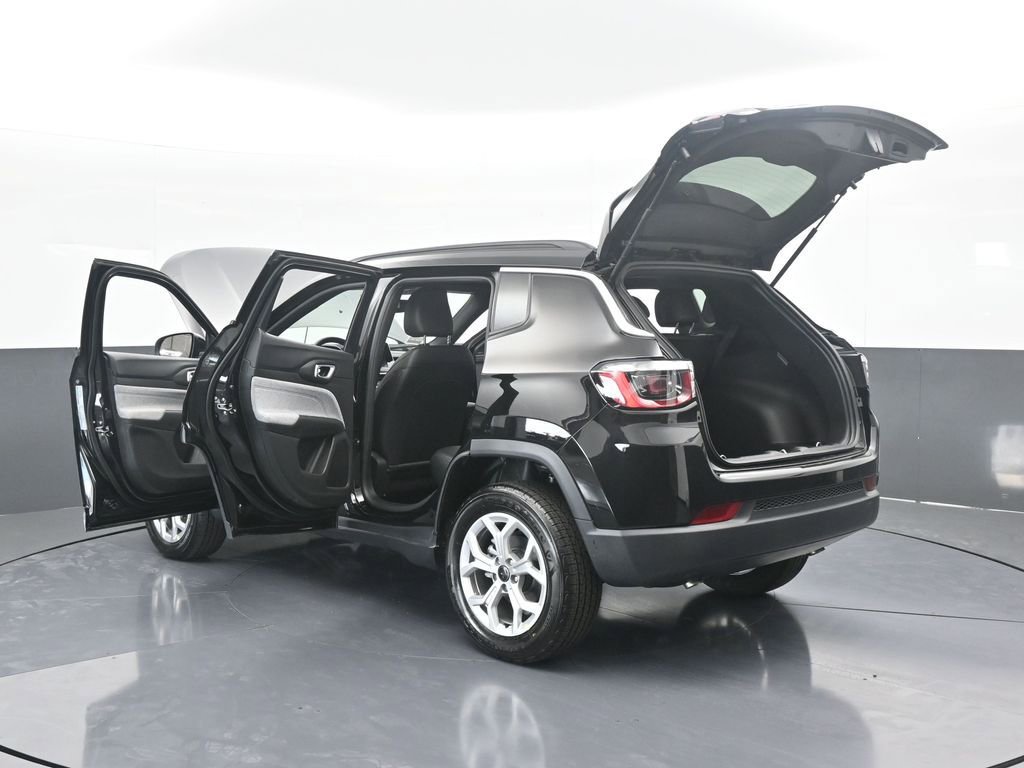Used 2026 Jeep Compass Latitude AWD/4WD image 69