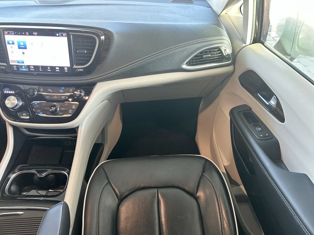 Used 2023 Chrysler Pacifica Limited FWD image 37