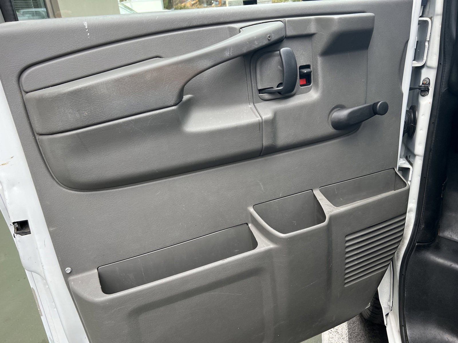 Used 2009 Chevrolet Express 3500 image 13