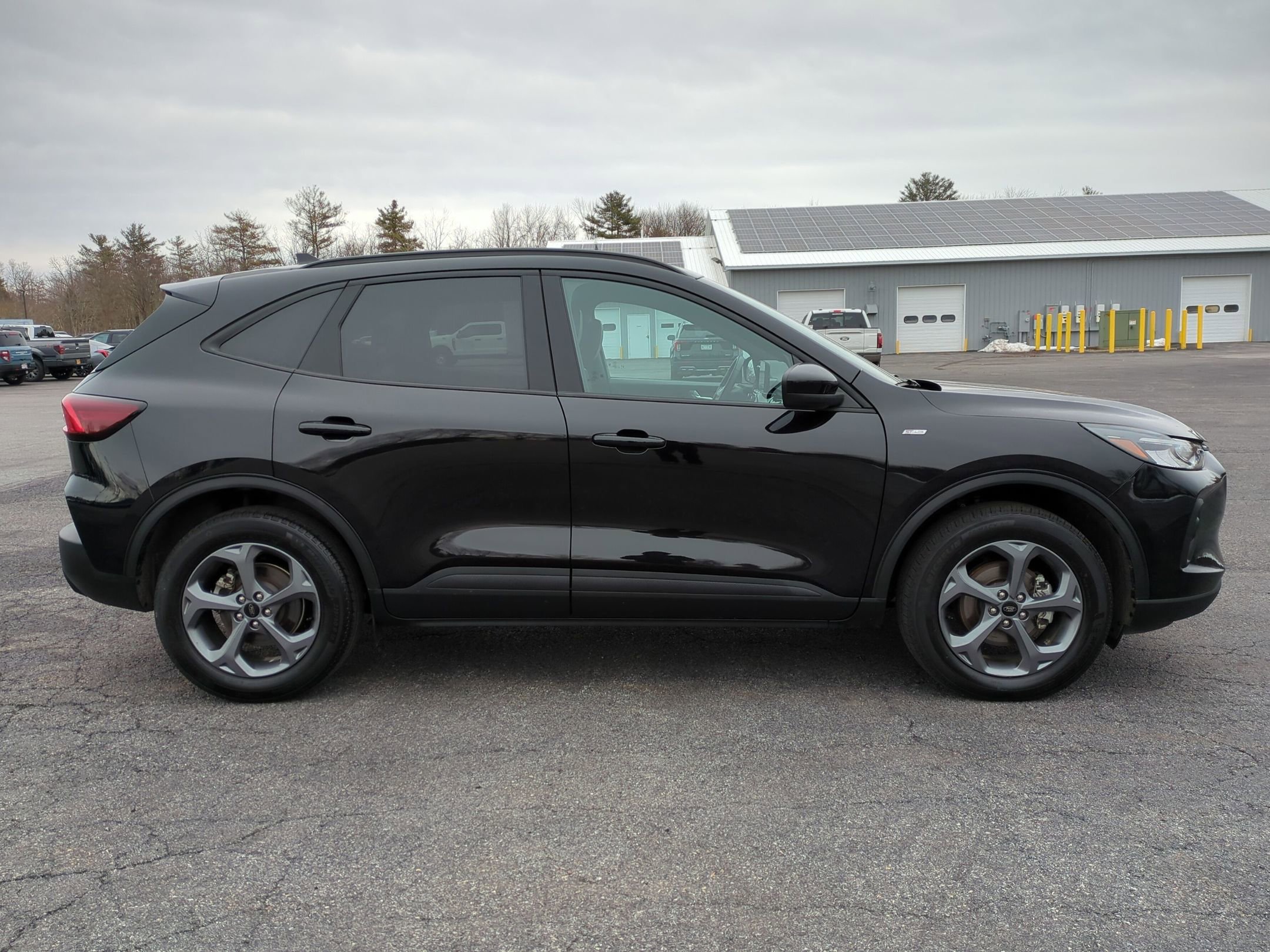 Used 2025 Ford Escape ST-Line Select image 2
