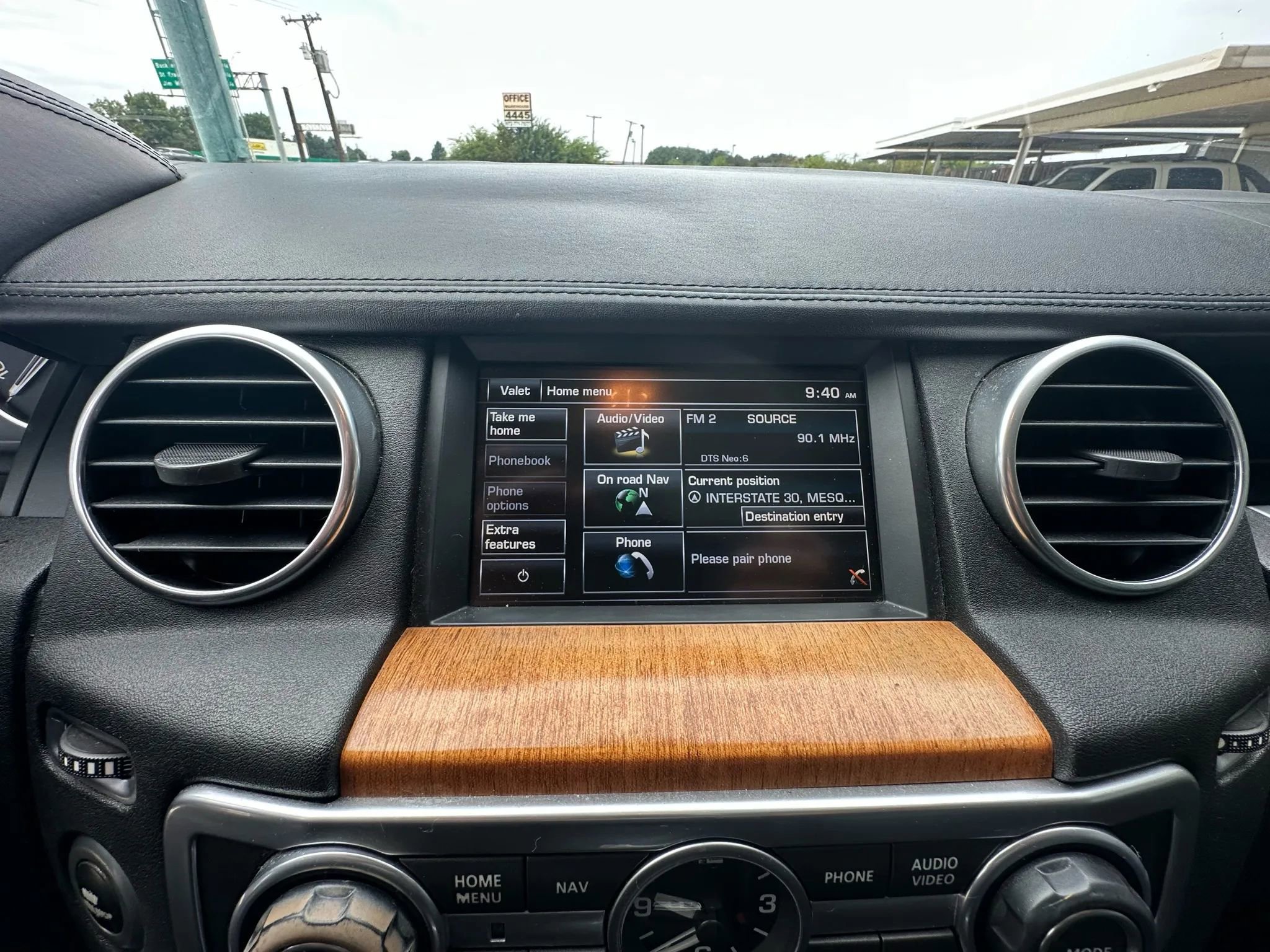 Used 2015 Land Rover LR4 HSE LUX image 28