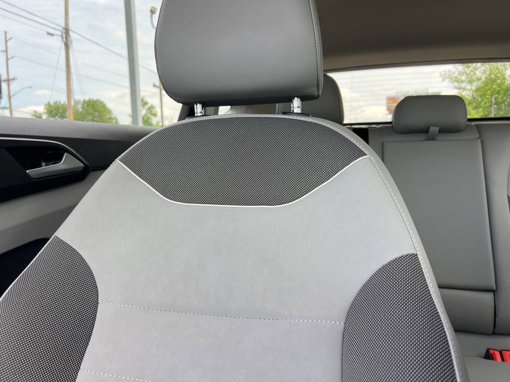 Certified 2023 Volkswagen Taos SE FWD image 22