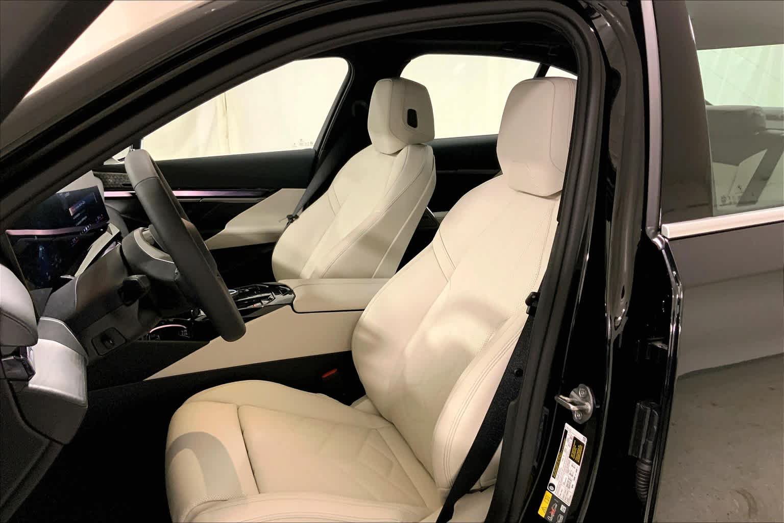 Used 2024 BMW i5 eDrive40i w/ Premium Package RWD image 9