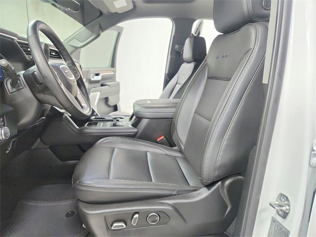 Used 2025 GMC Sierra 3500 Denali w/ Technology Package image 19