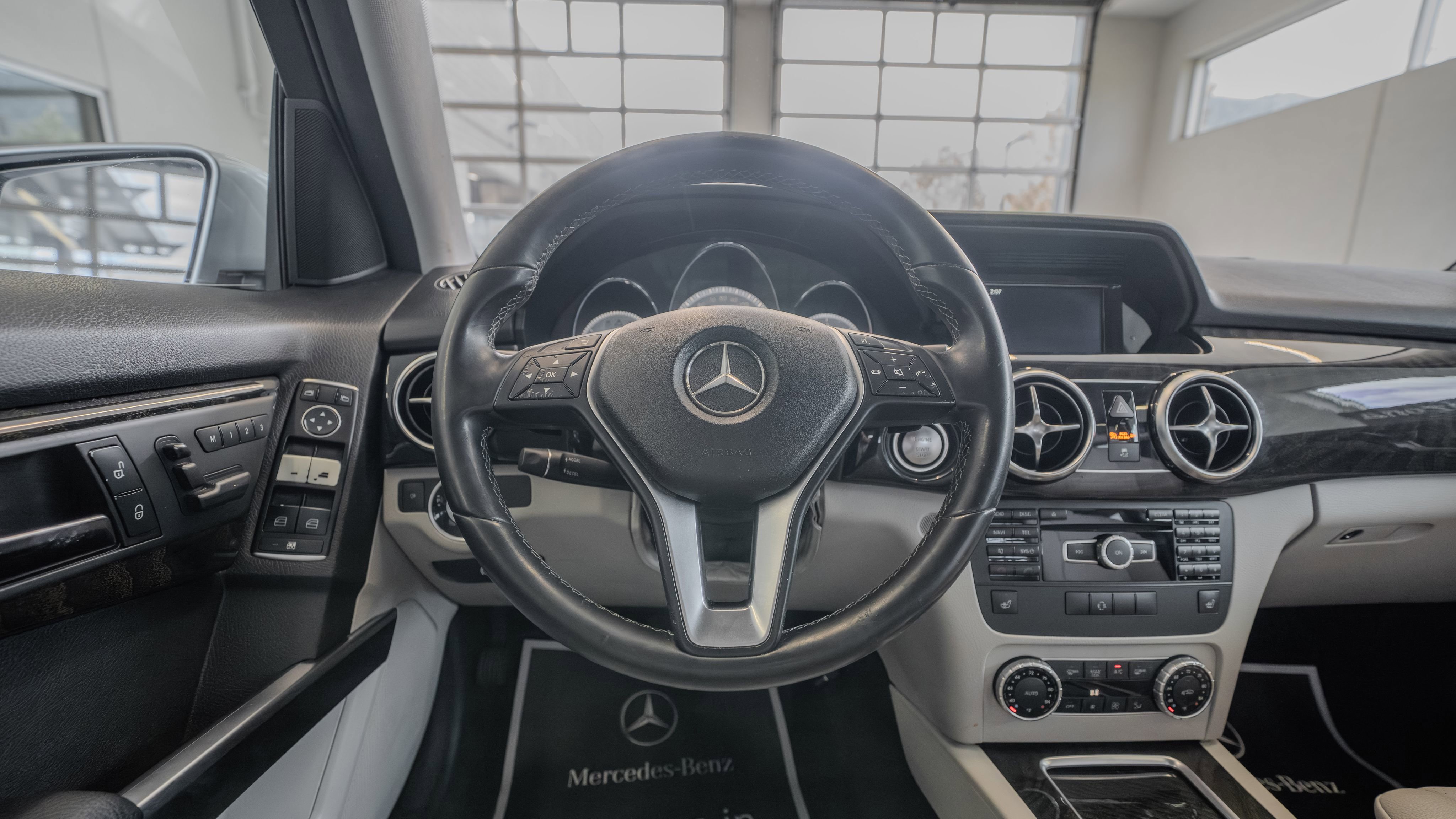 Used 2015 Mercedes-Benz GLK 250 BlueTEC 4MATIC image 9
