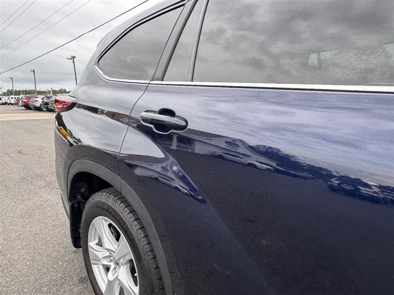 Used 2024 Toyota Highlander LE image 26