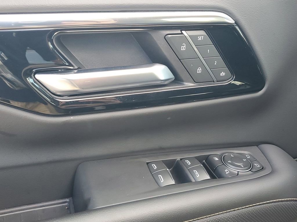 Certified 2025 Chevrolet Suburban Premier image 46