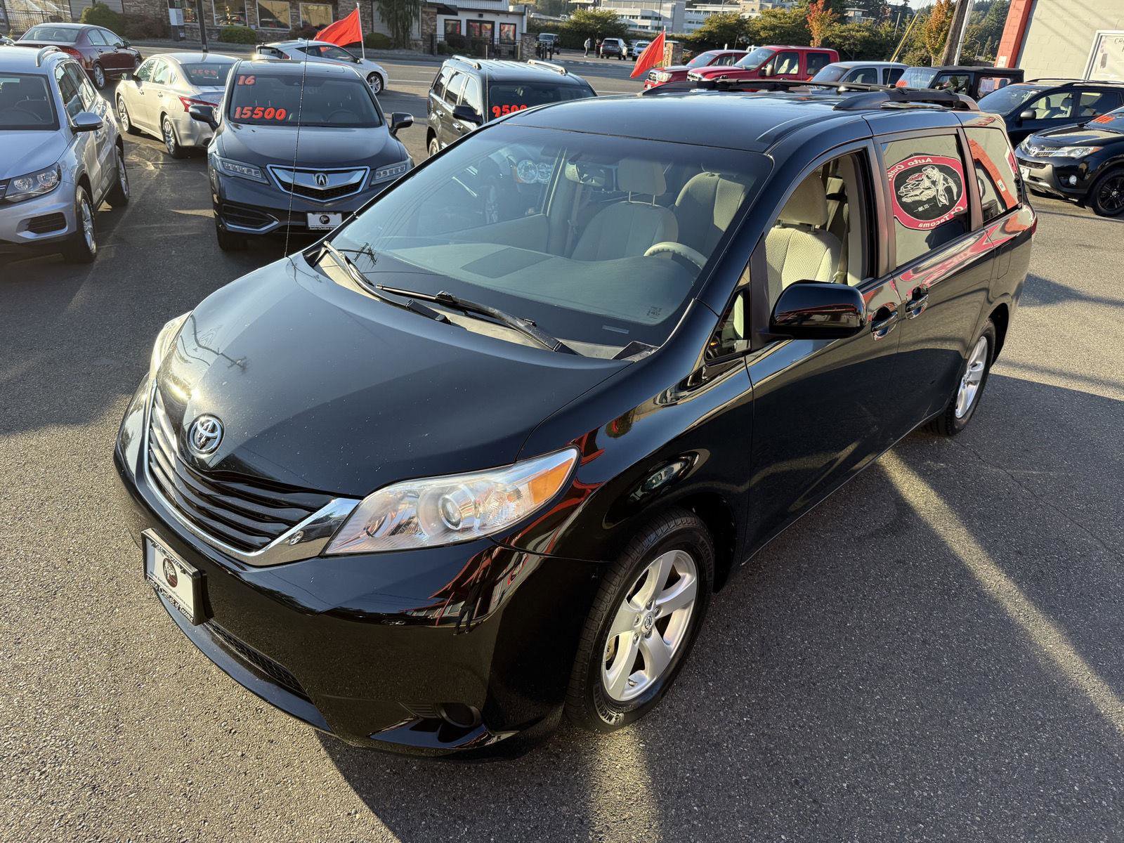 Used 2012 Toyota Sienna LE image 2