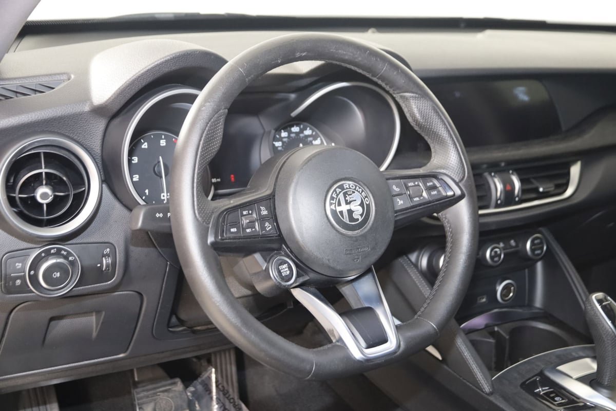 Used 2020 Alfa Romeo Stelvio w/ Nero Edizione RWD image 6