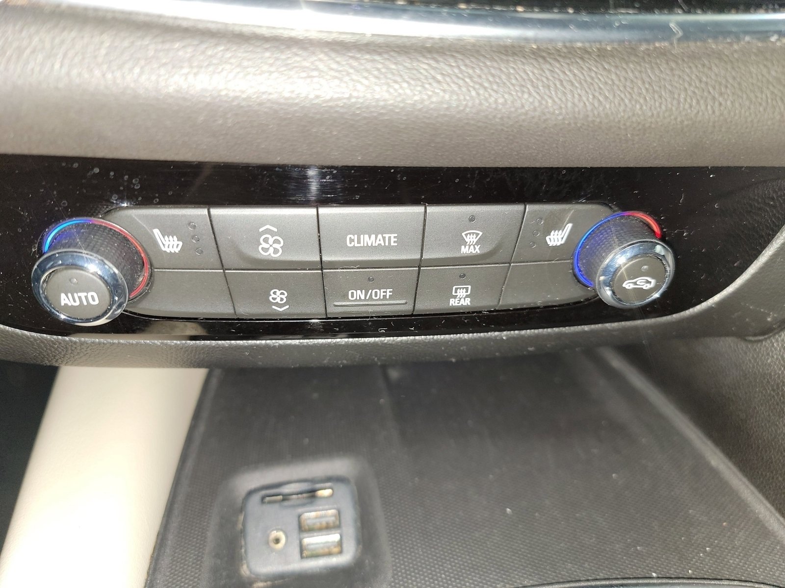Used 2020 Buick Enclave Essence FWD image 21