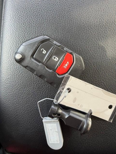 Used 2025 Jeep Gladiator Sport image 21