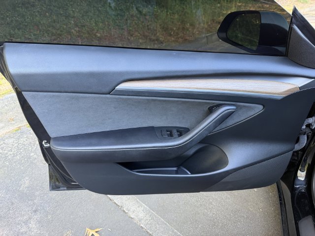 Used 2023 Tesla Model 3 Standard Range RWD image 9