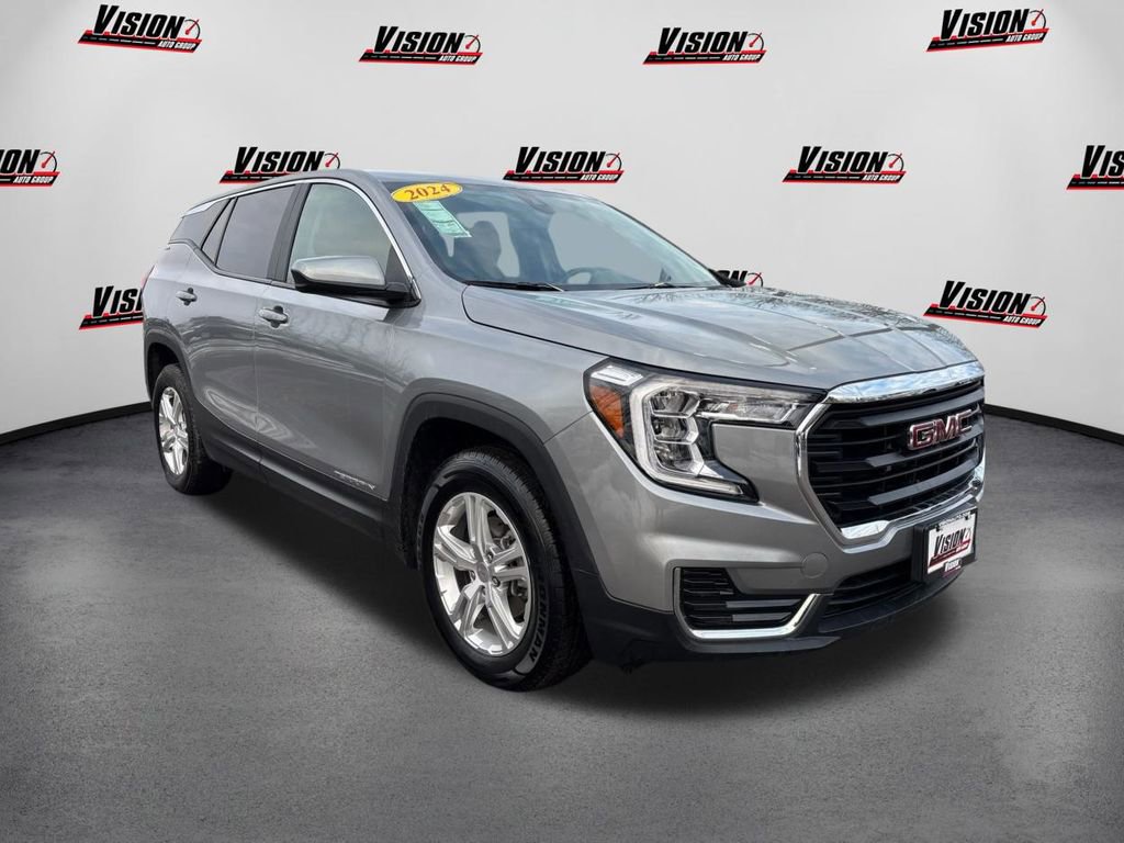 Used 2024 GMC Terrain SLE image 3