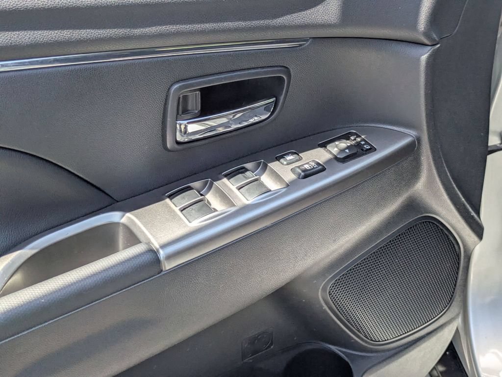 Used 2025 Mitsubishi Outlander Sport SE AWD/4WD image 16