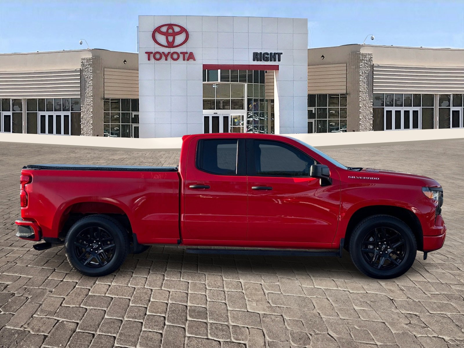 Used 2025 Chevrolet Silverado 1500 Custom image 8