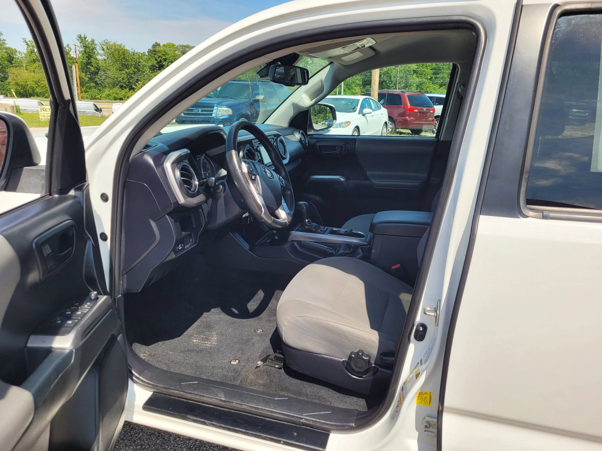 Used 2019 Toyota Tacoma SR5 AWD/4WD image 12