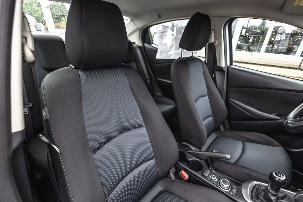 Used 2019 Toyota Yaris L FWD image 28