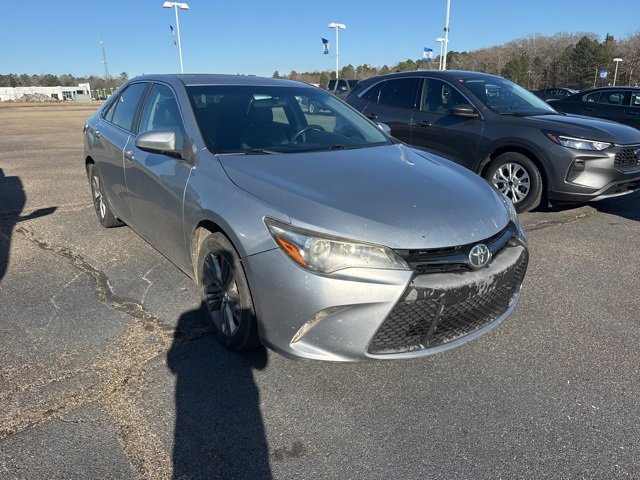 Used 2017 Toyota Camry SE image 2