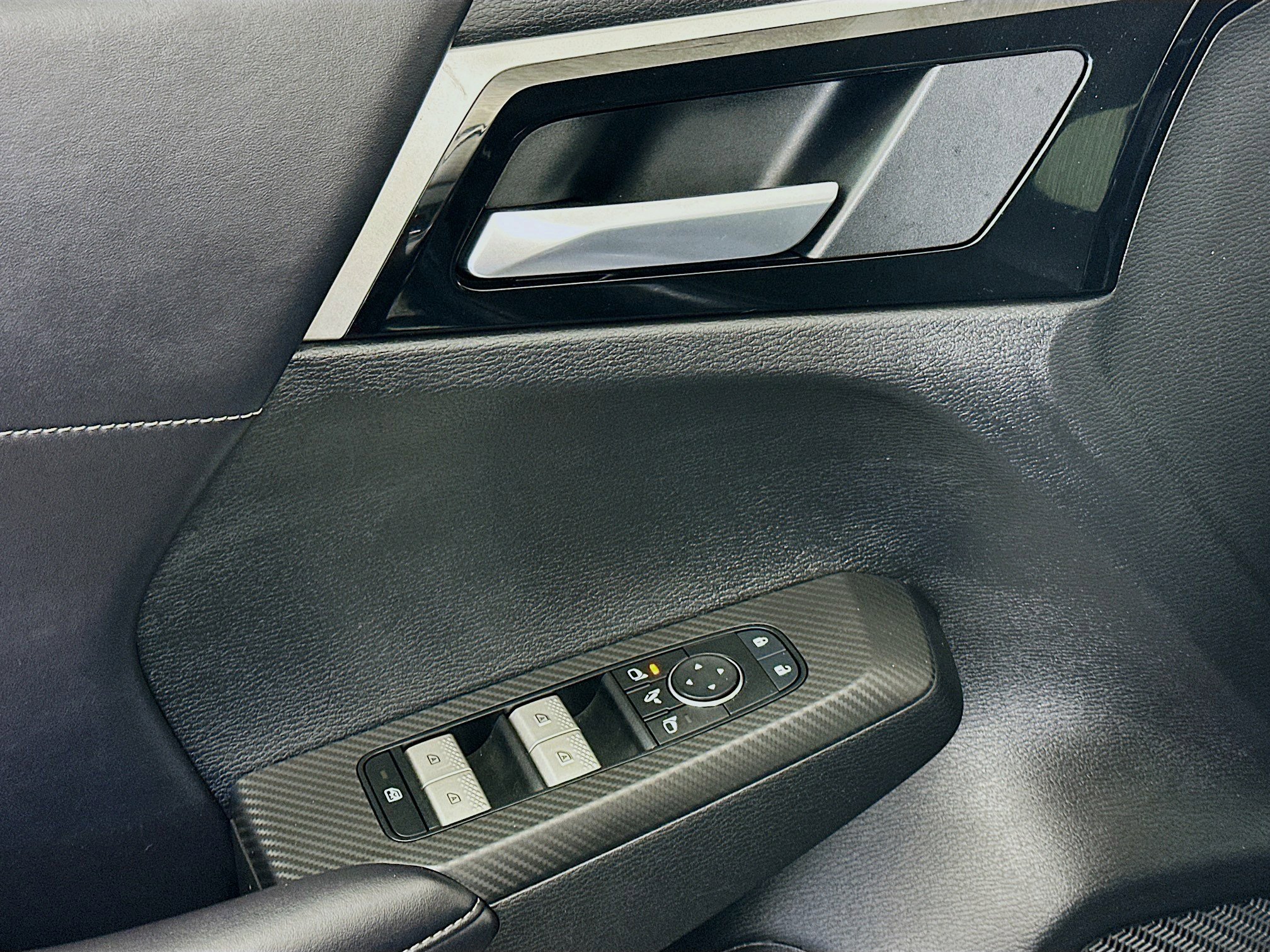 Used 2024 Mitsubishi Outlander SE image 15