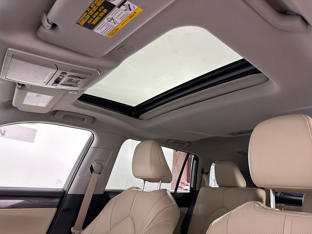 Used 2025 Toyota Highlander Limited image 2