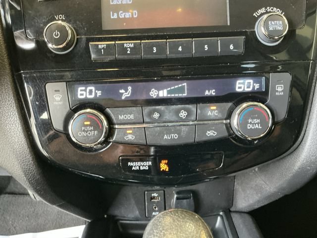 Used 2015 Nissan Rogue SV FWD image 17
