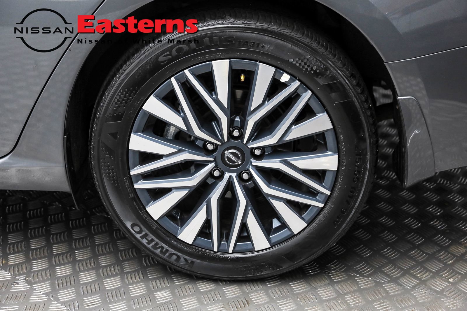 Used 2024 Nissan Altima 2.5 SV w/ SV Premium Package image 13