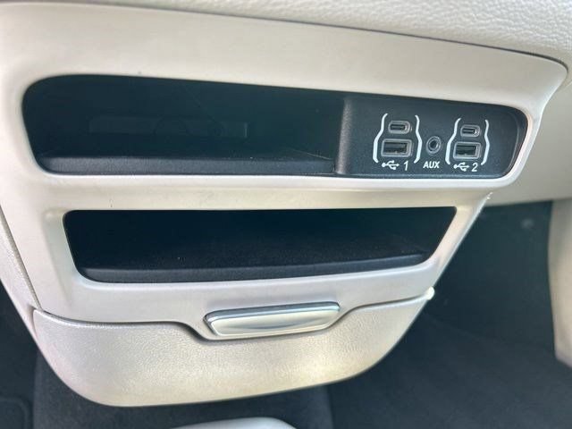 Used 2023 Chrysler Pacifica Touring-L FWD image 33
