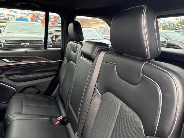Used 2023 Jeep Grand Cherokee Overland w/ Luxury Tech Group IV AWD/4WD image 22