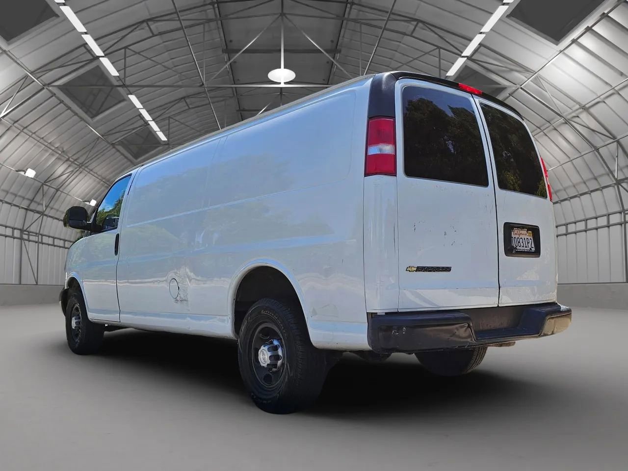 Used 2018 Chevrolet Express 2500 Extended image 5