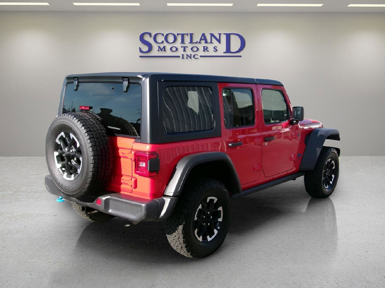 Used 2025 Jeep Wrangler Unlimited Rubicon 4xe w/ Convenience Group AWD/4WD image 7