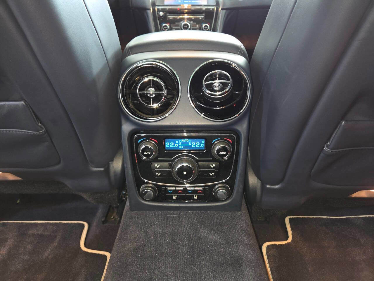 Used 2011 Jaguar XJ L Supercharged RWD image 25