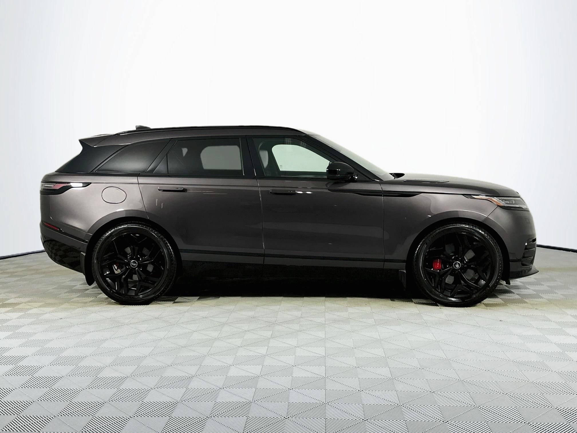 Certified 2024 Land Rover Range Rover Velar Dynamic SE AWD/4WD image 4