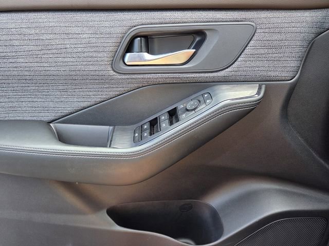 Used 2023 Nissan Rogue SV FWD image 27