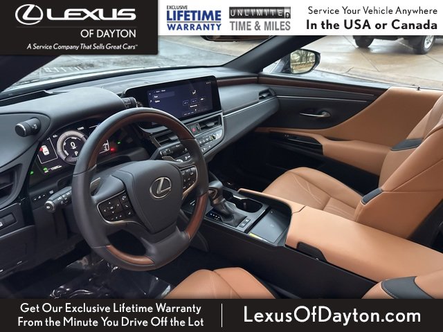 Used 2025 Lexus ES 300h w/ Luxury Package image 16