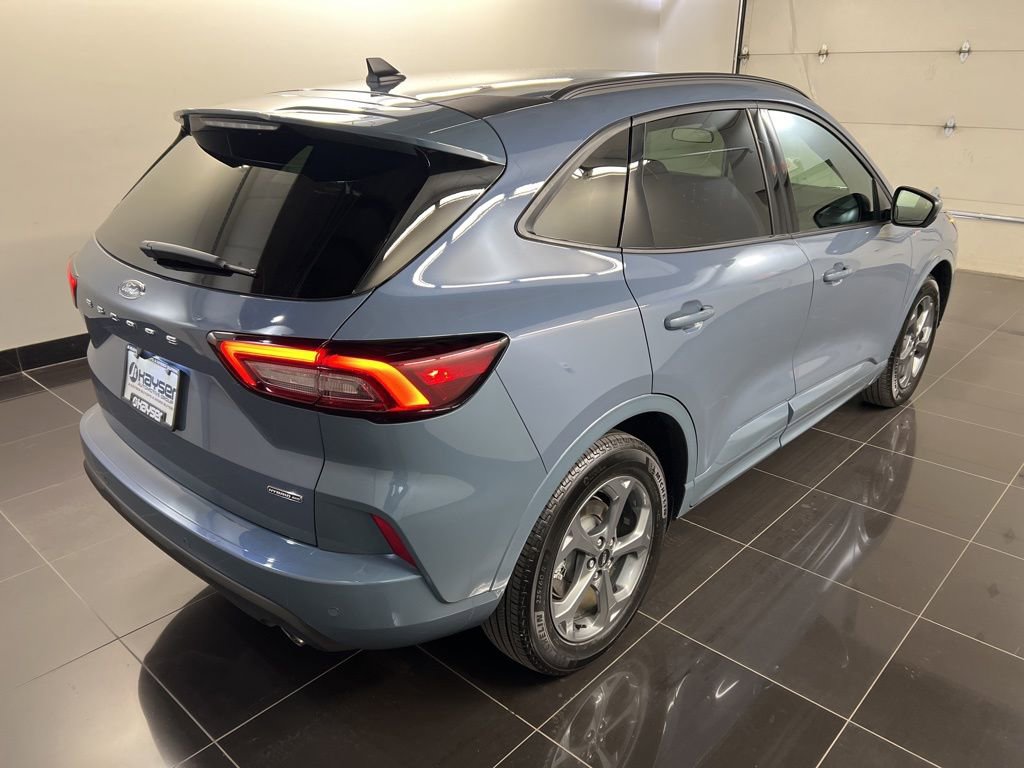 Certified 2023 Ford Escape ST-Line Select w/ Tech Pack #2 AWD/4WD image 6