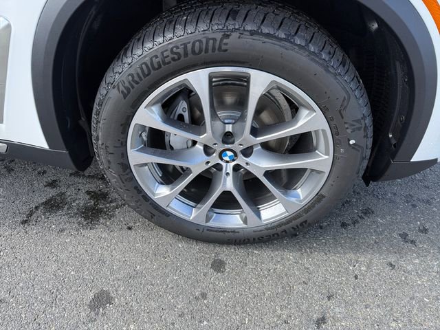 New 2026 BMW X5 xDrive40i w/ Climate Comfort Package AWD/4WD image 16