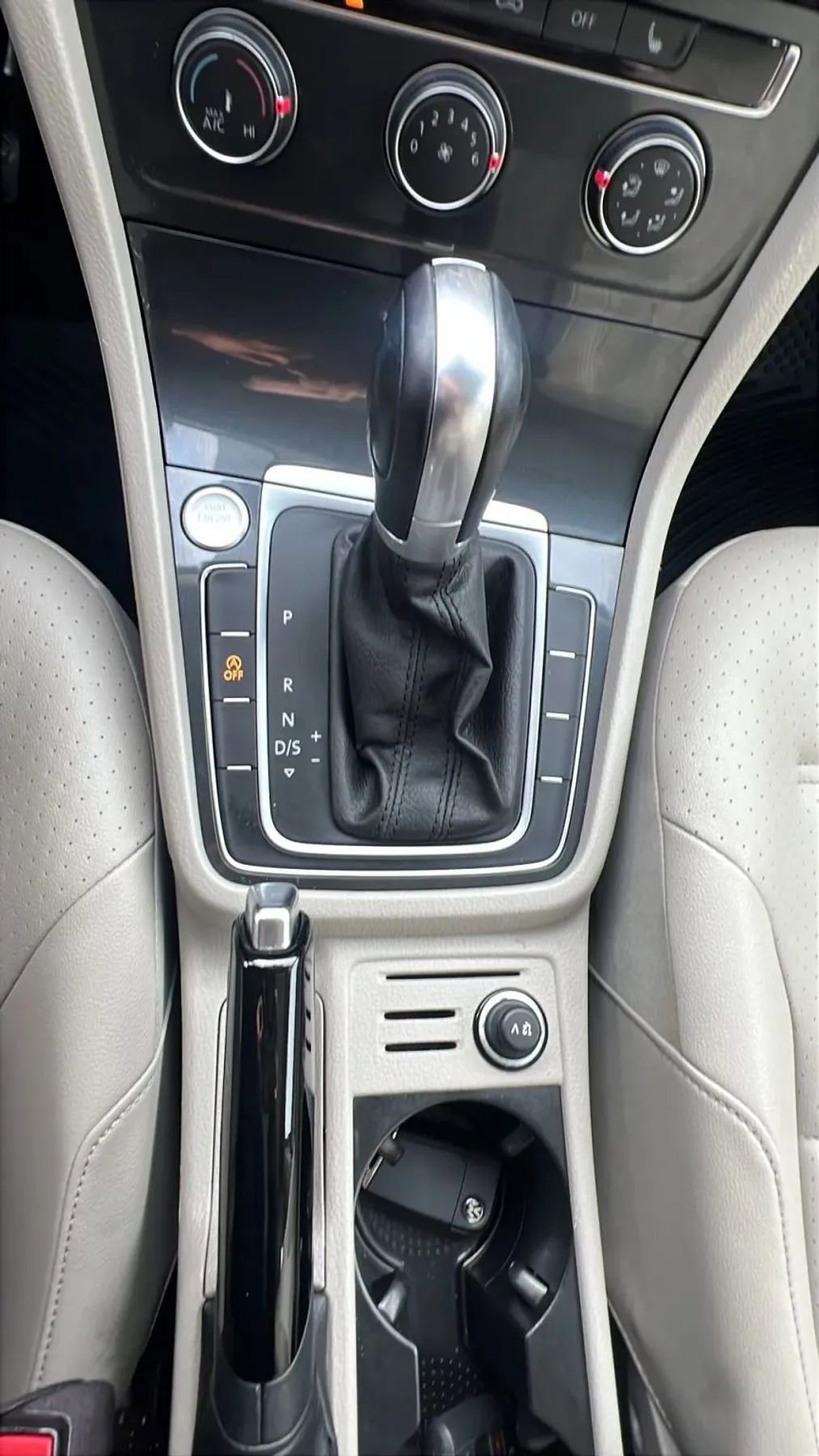 Used 2019 Volkswagen Golf SE image 20