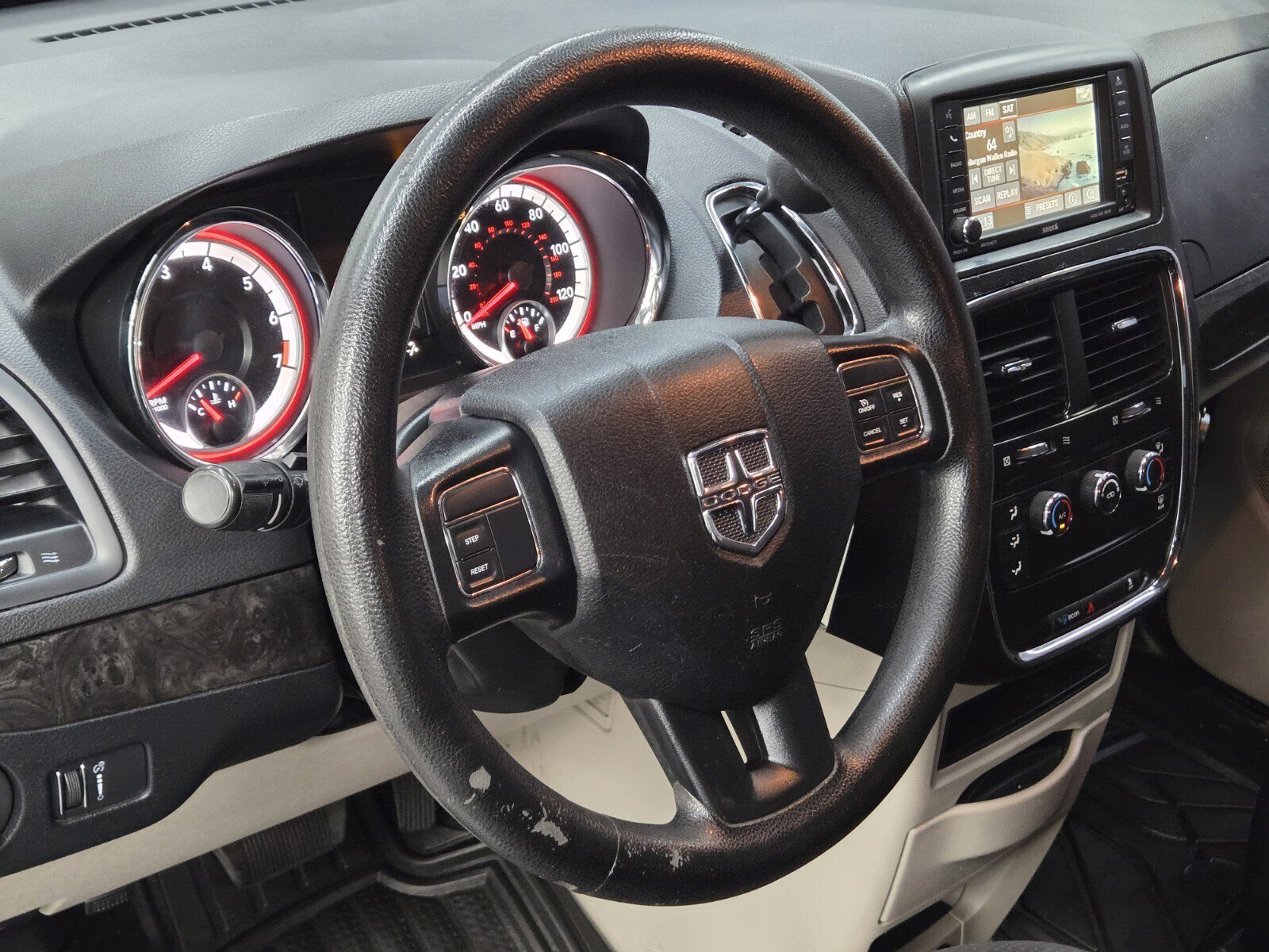 Used 2014 Dodge Grand Caravan American Value Package FWD image 12