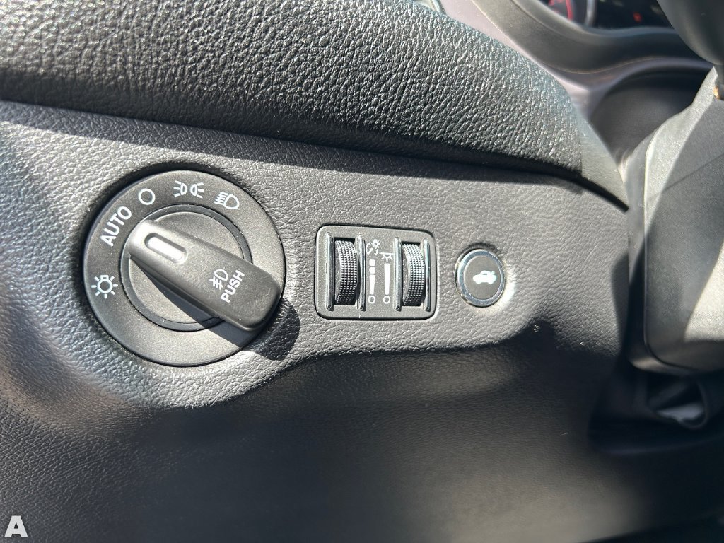 Used 2019 Dodge Challenger R/T w/ Driver Convenience Group RWD image 25