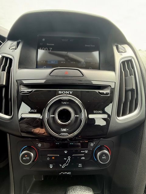 Used 2017 Ford Focus SEL image 17