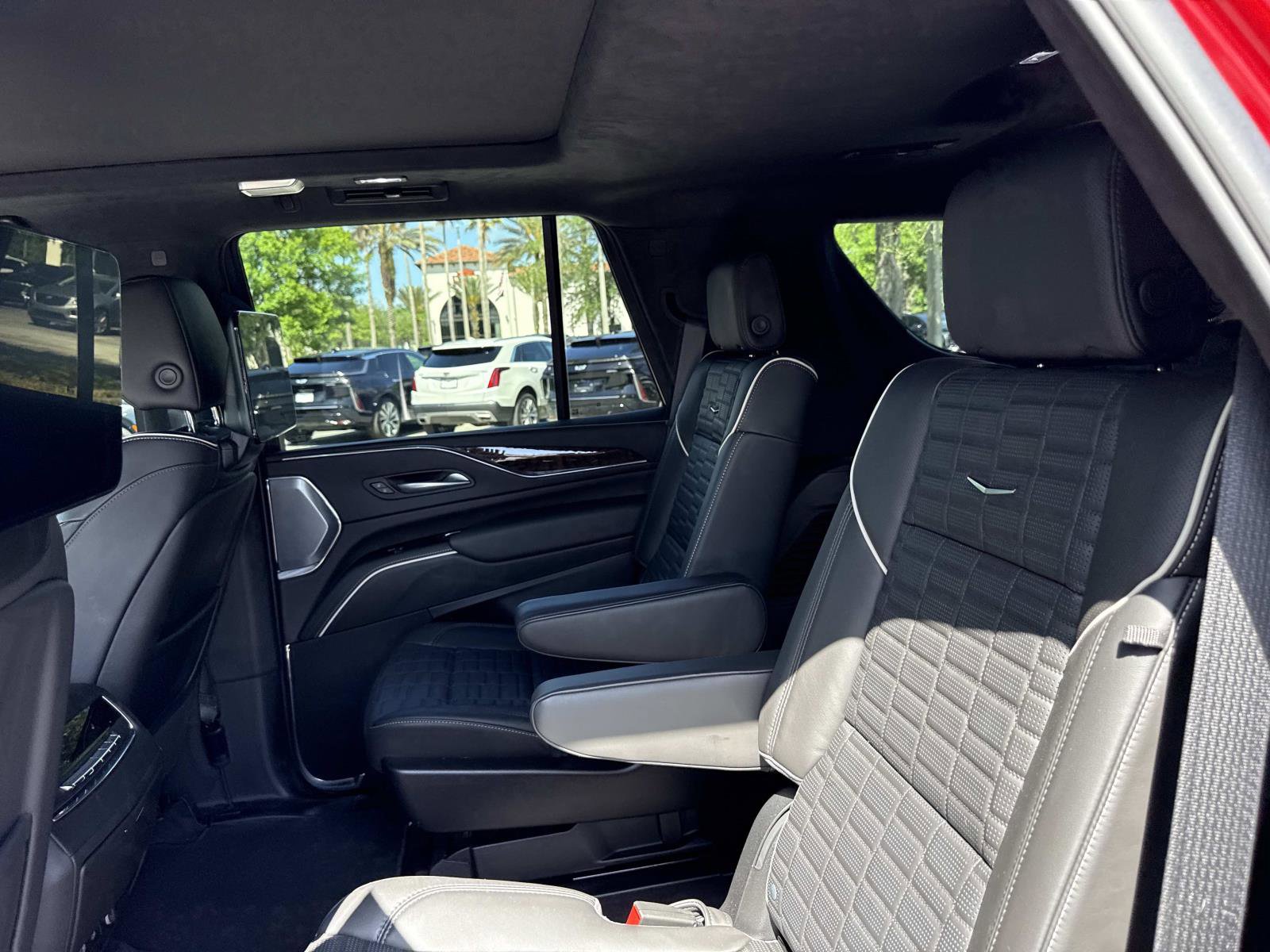 Used 2024 Cadillac Escalade Sport Platinum AWD/4WD image 15
